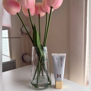 Hourglass skin tint